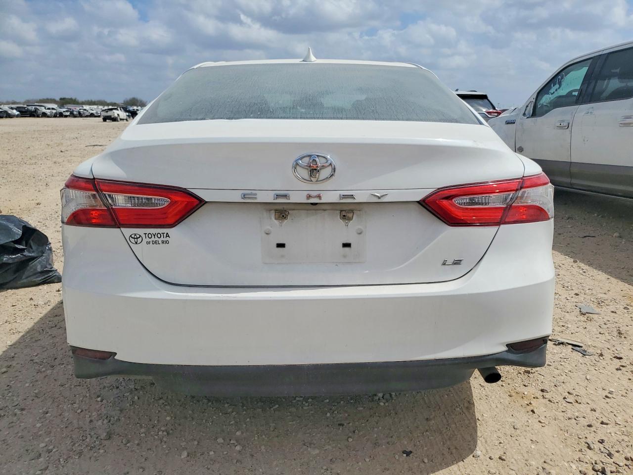 2020 TOYOTA CAMRY LE photo 16