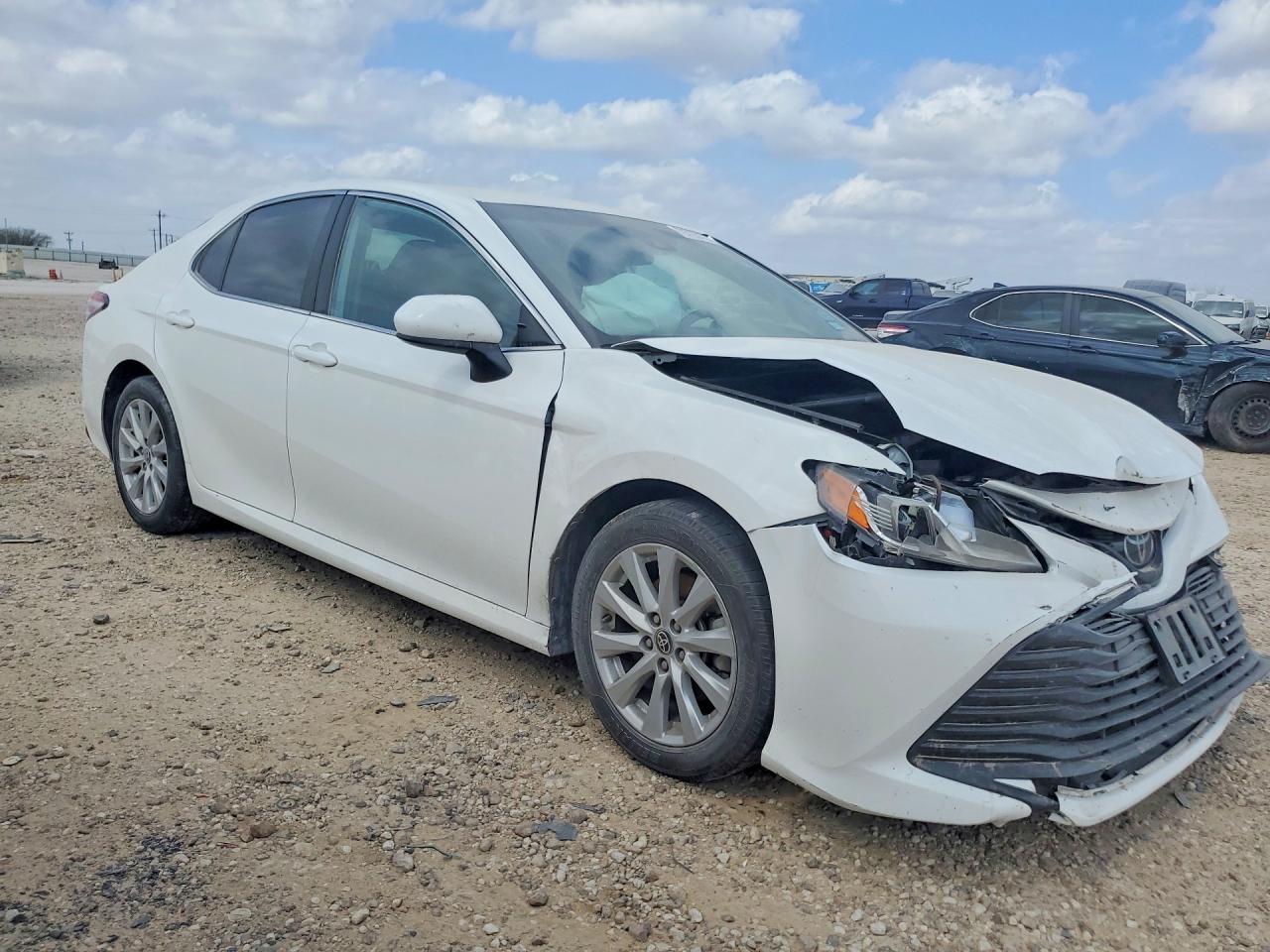 2020 TOYOTA CAMRY LE photo 10