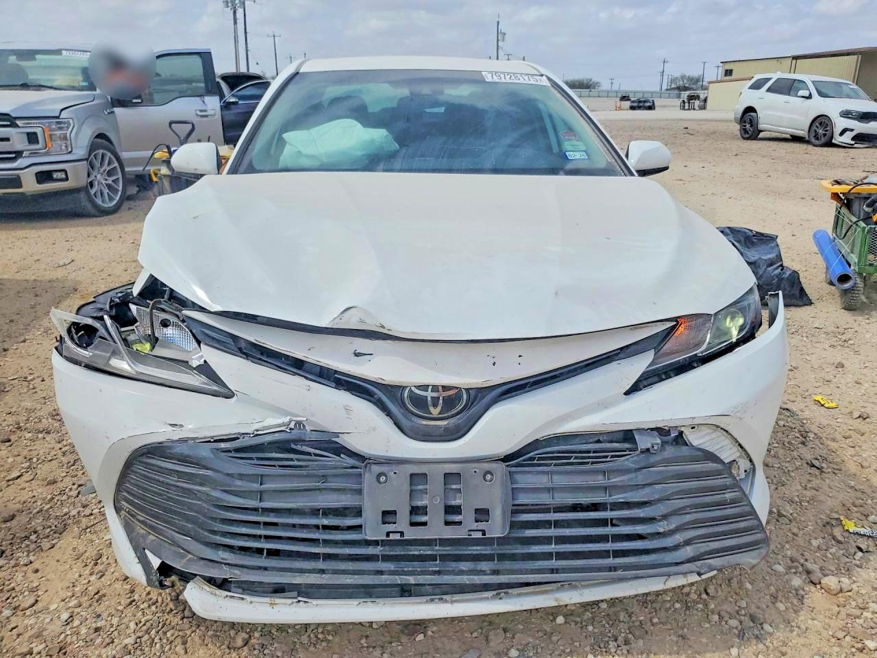 2020 TOYOTA CAMRY LE photo 13