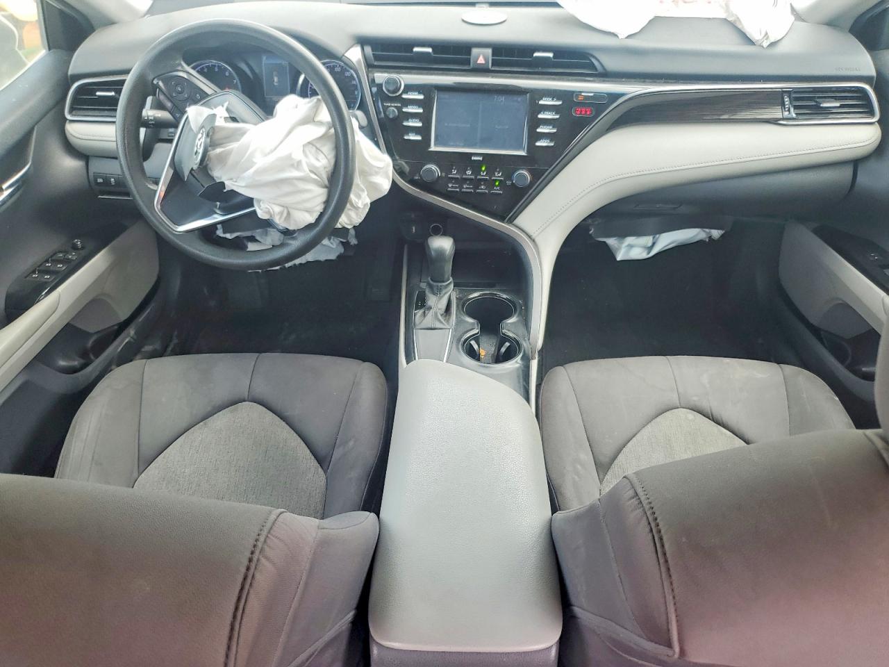 2020 TOYOTA CAMRY LE photo 22