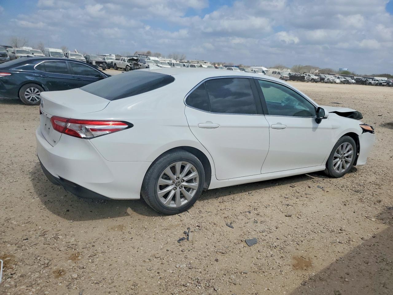 2020 TOYOTA CAMRY LE photo 7