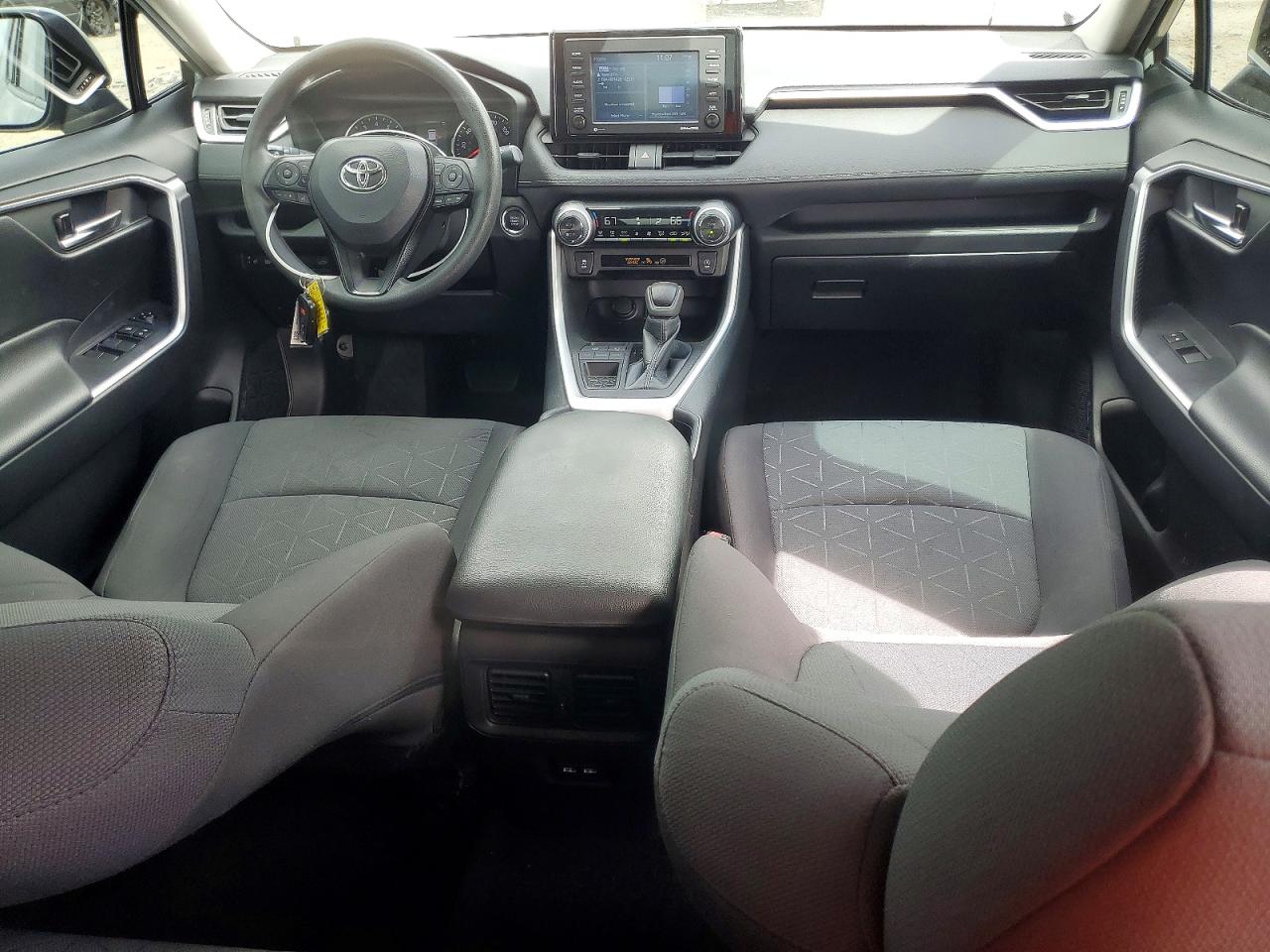 2021 TOYOTA RAV4 XLE photo 22