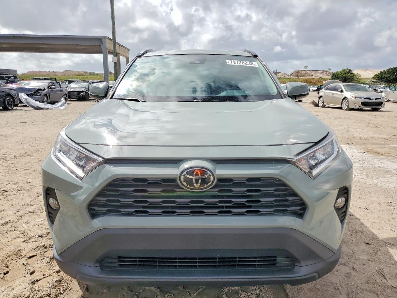 2021 TOYOTA RAV4 XLE photo 13