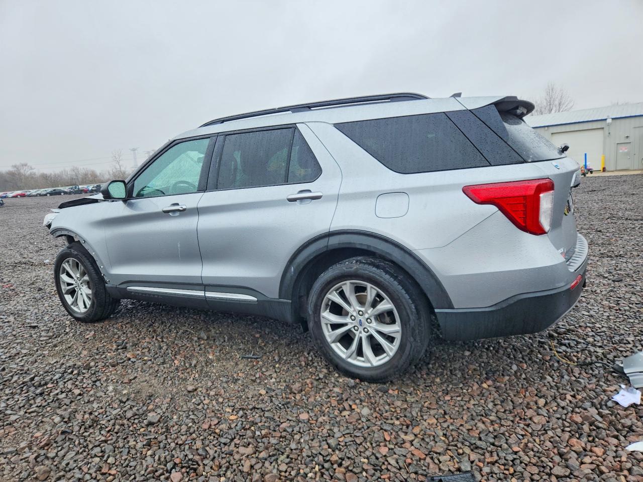 2021 FORD EXPLORER XLT photo 3