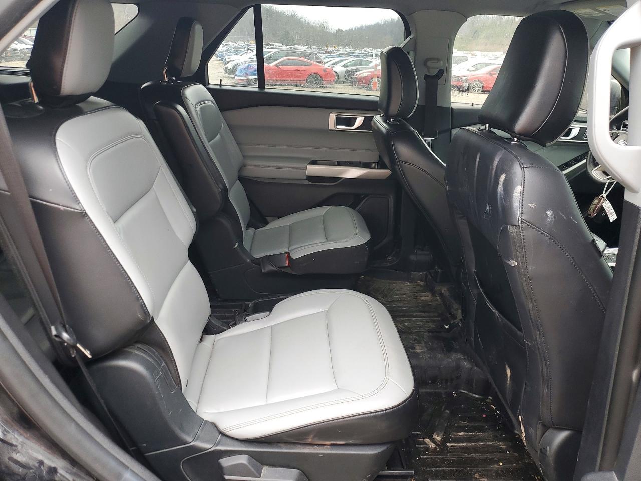 2021 FORD EXPLORER XLT photo 31
