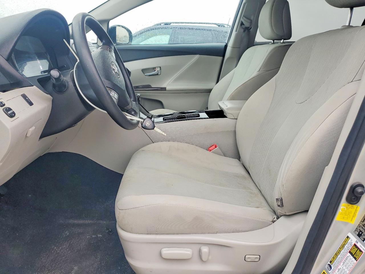 2012 TOYOTA VENZA LE photo 7