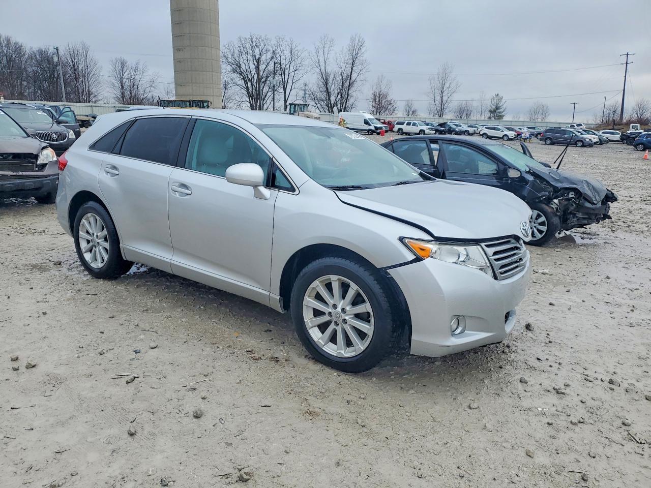 2012 TOYOTA VENZA LE photo 4