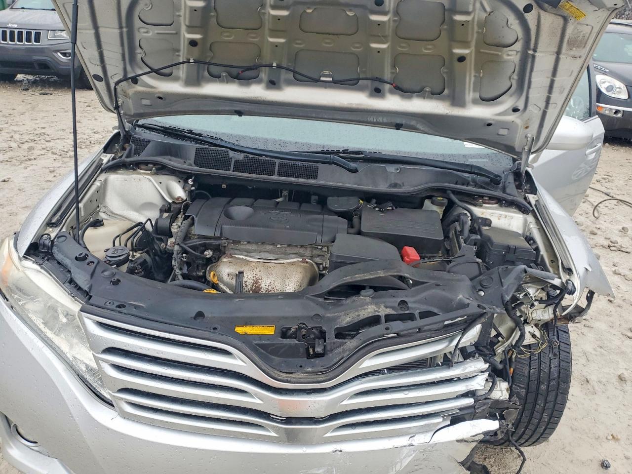 2012 TOYOTA VENZA LE photo 12