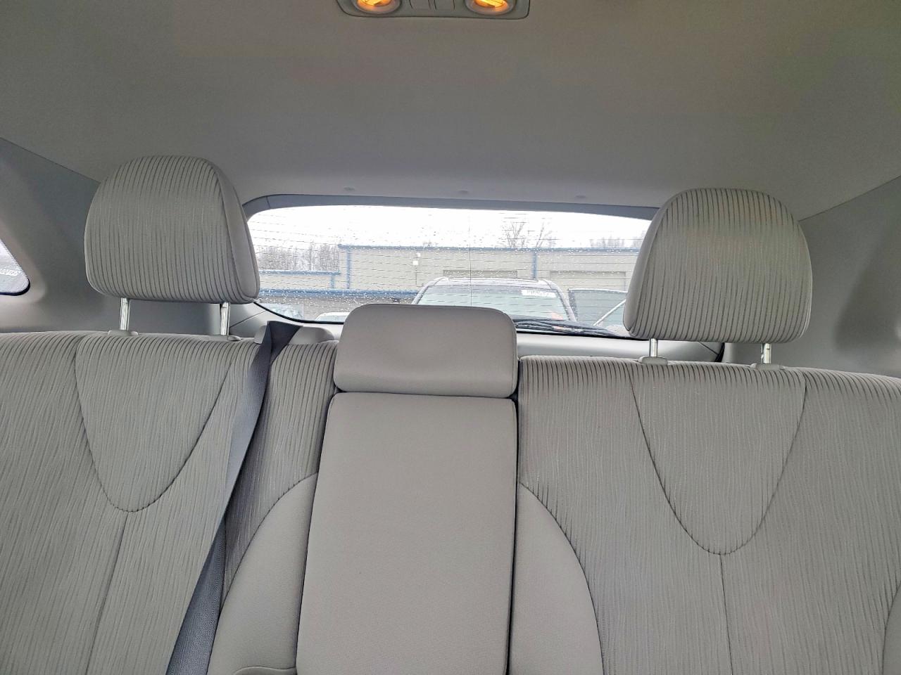 2012 TOYOTA VENZA LE photo 10