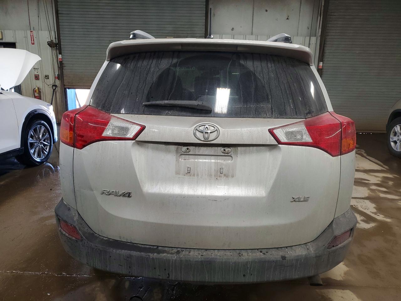 2013 TOYOTA RAV4 XLE photo 11