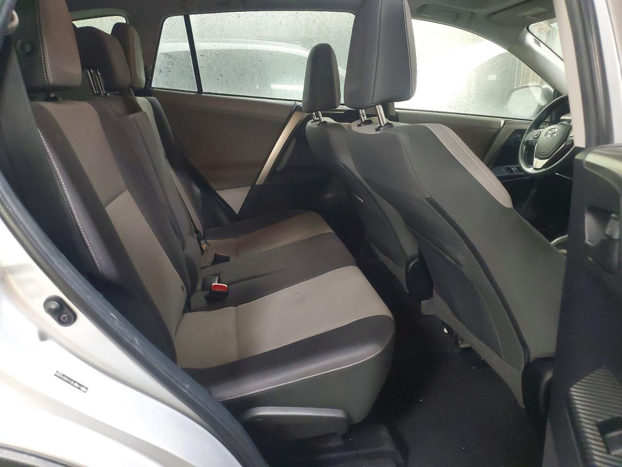 2013 TOYOTA RAV4 XLE photo 19