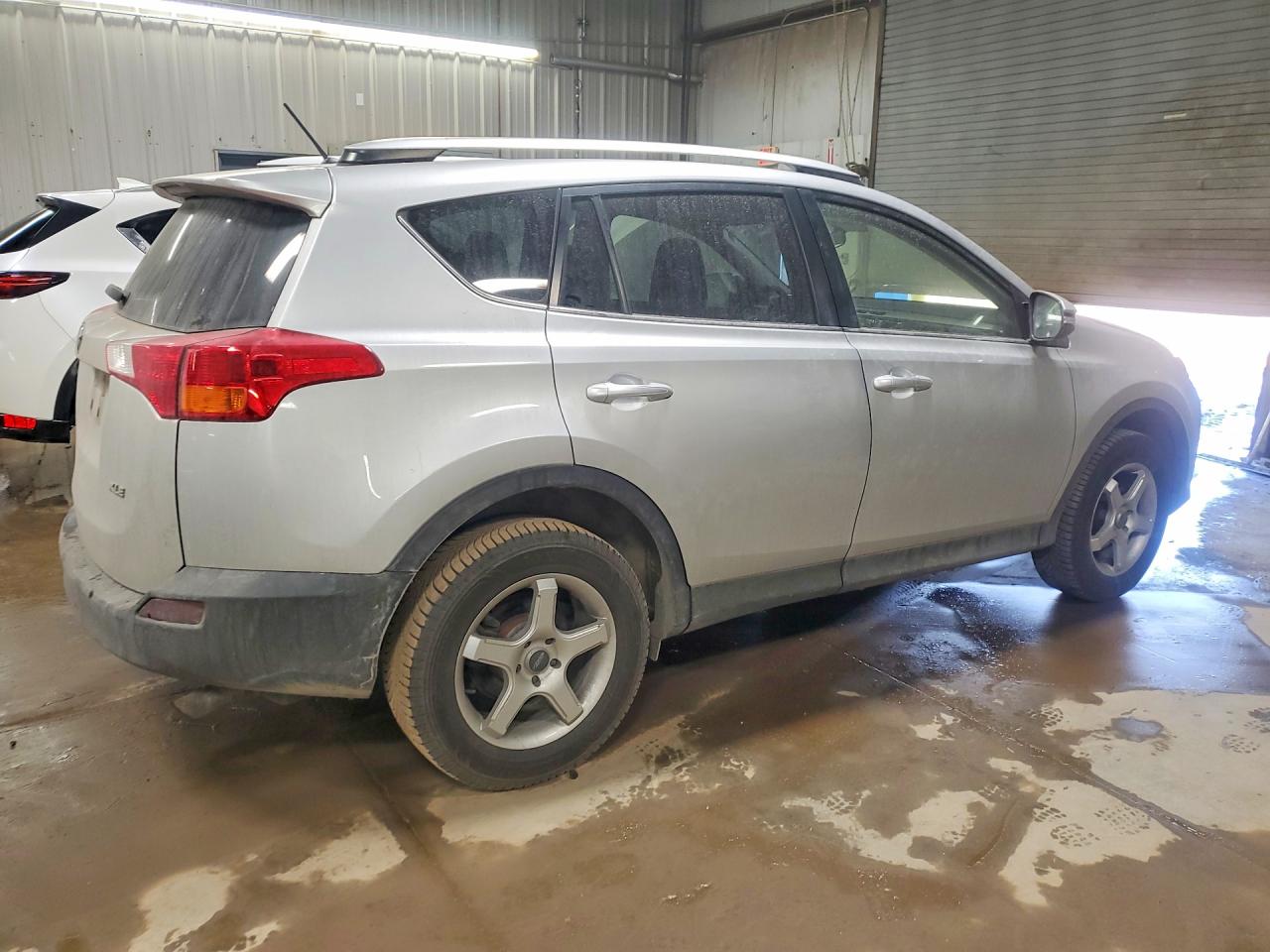 2013 TOYOTA RAV4 XLE photo 5