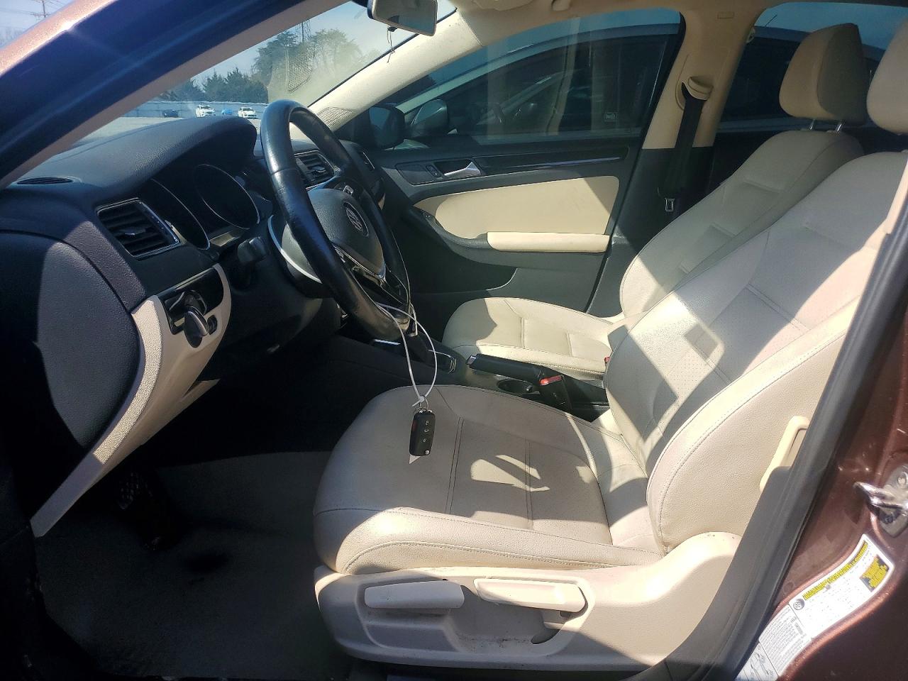 2016 VOLKSWAGEN JETTA SEL photo 13