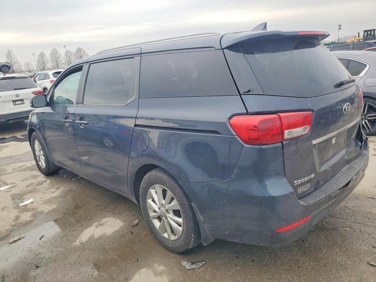 2016 KIA SEDONA LX photo 4
