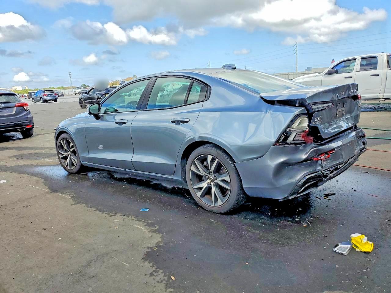 2019 VOLVO S60 T6 R-DESIGN photo 2