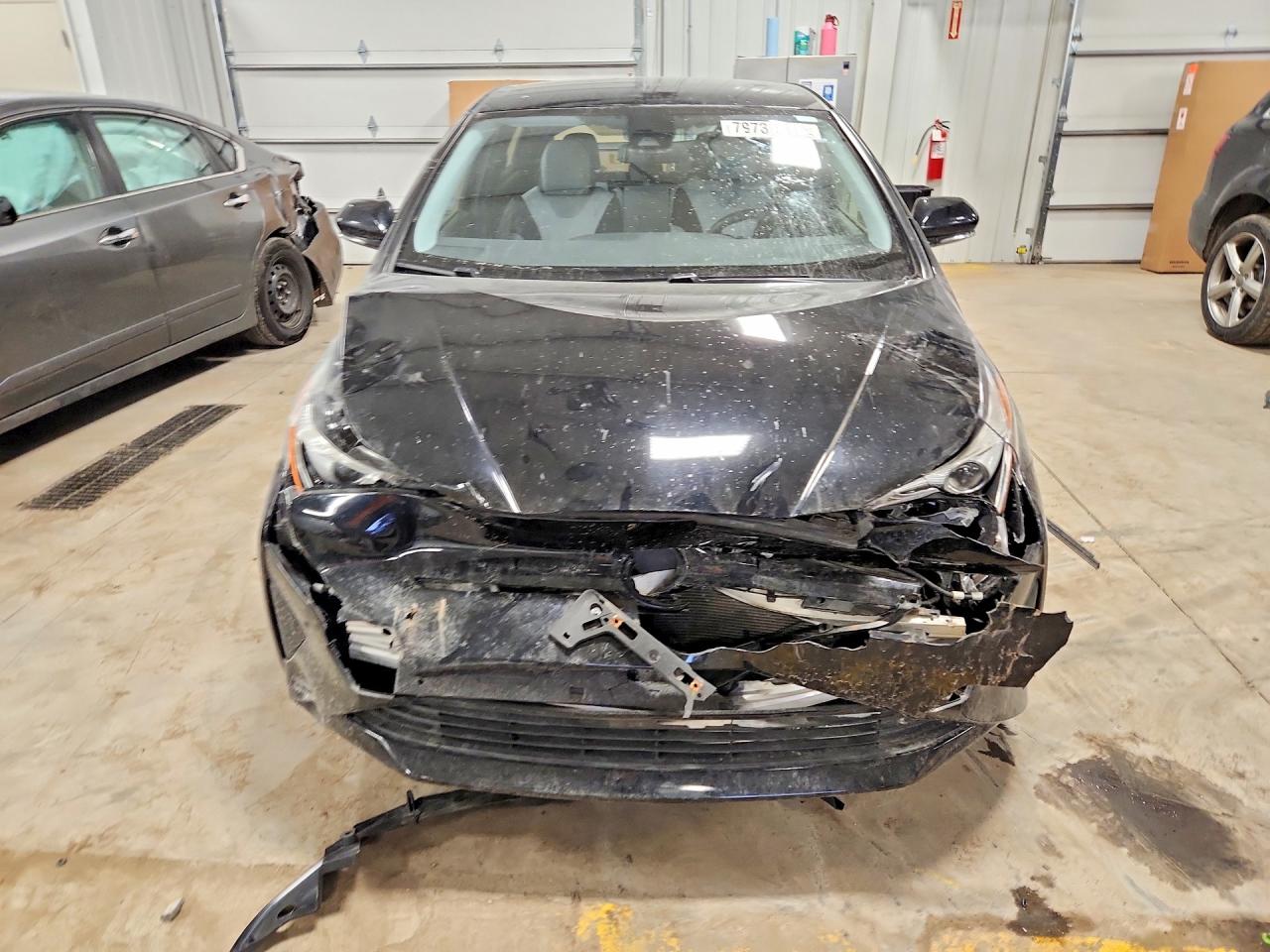 2018 TOYOTA PRIUS TWO photo 5