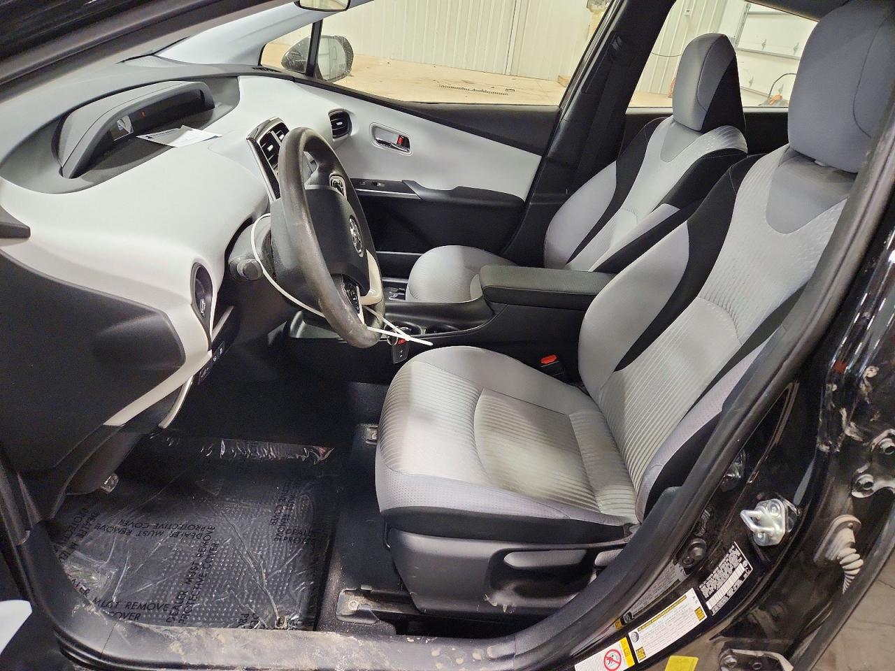 2018 TOYOTA PRIUS TWO photo 7