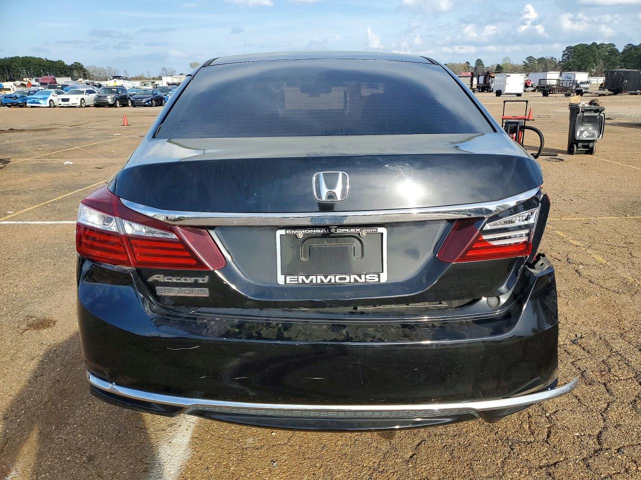 2016 HONDA ACCORD LX photo 11