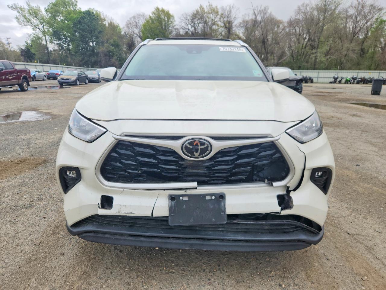 2020 TOYOTA HIGHLANDER XLE photo 9