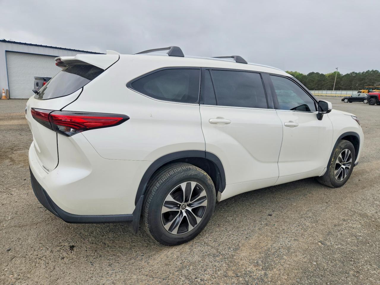 2020 TOYOTA HIGHLANDER XLE photo 5