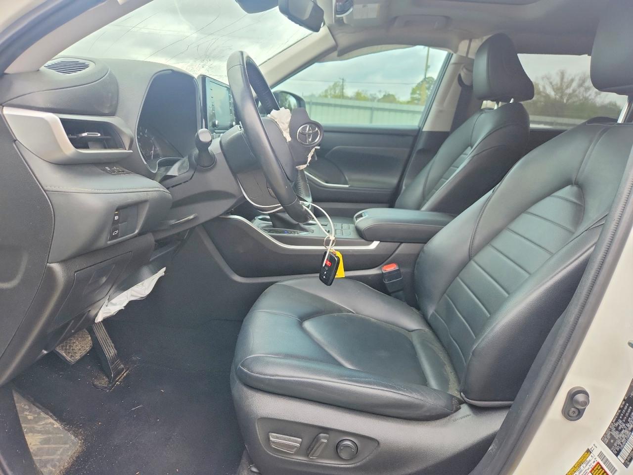 2020 TOYOTA HIGHLANDER XLE photo 13
