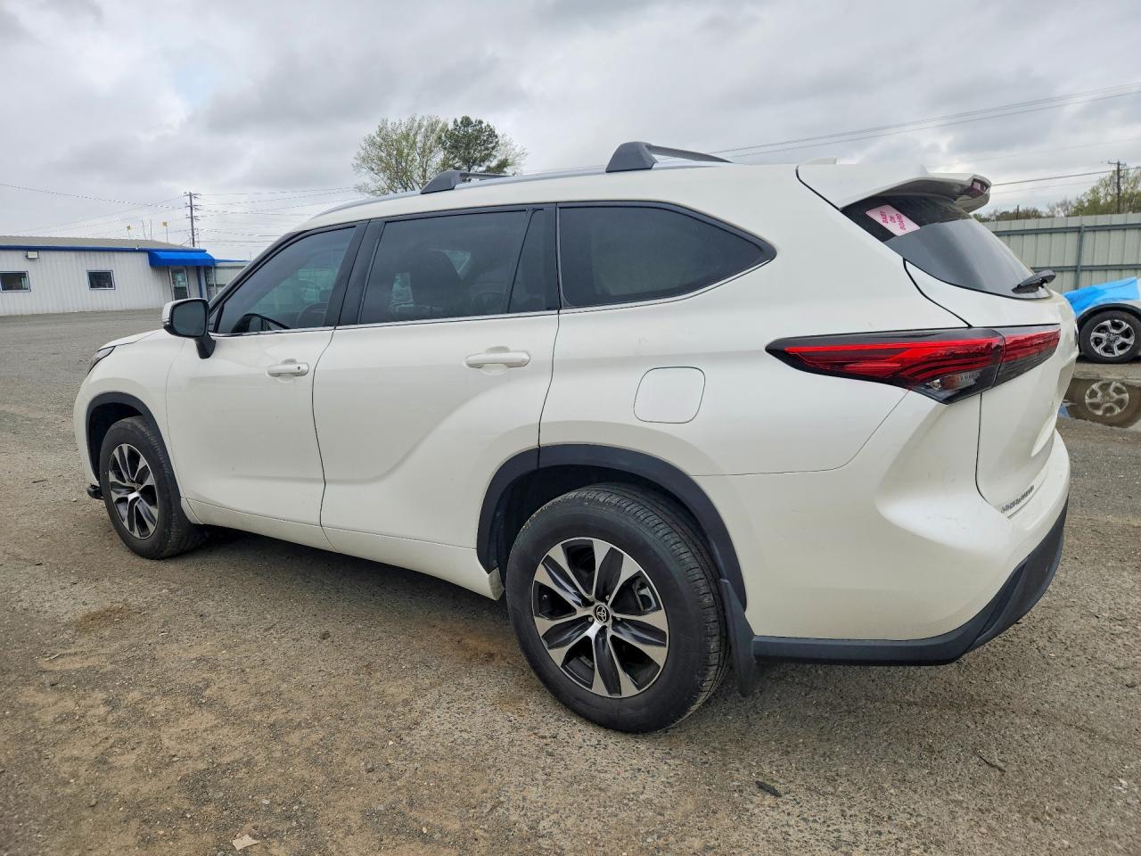 2020 TOYOTA HIGHLANDER XLE photo 3