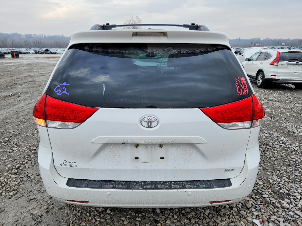 2014 TOYOTA SIENNA XLE 8-PASSENGER photo 16
