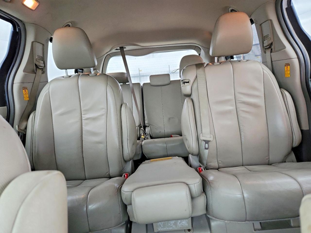 2014 TOYOTA SIENNA XLE 8-PASSENGER photo 28