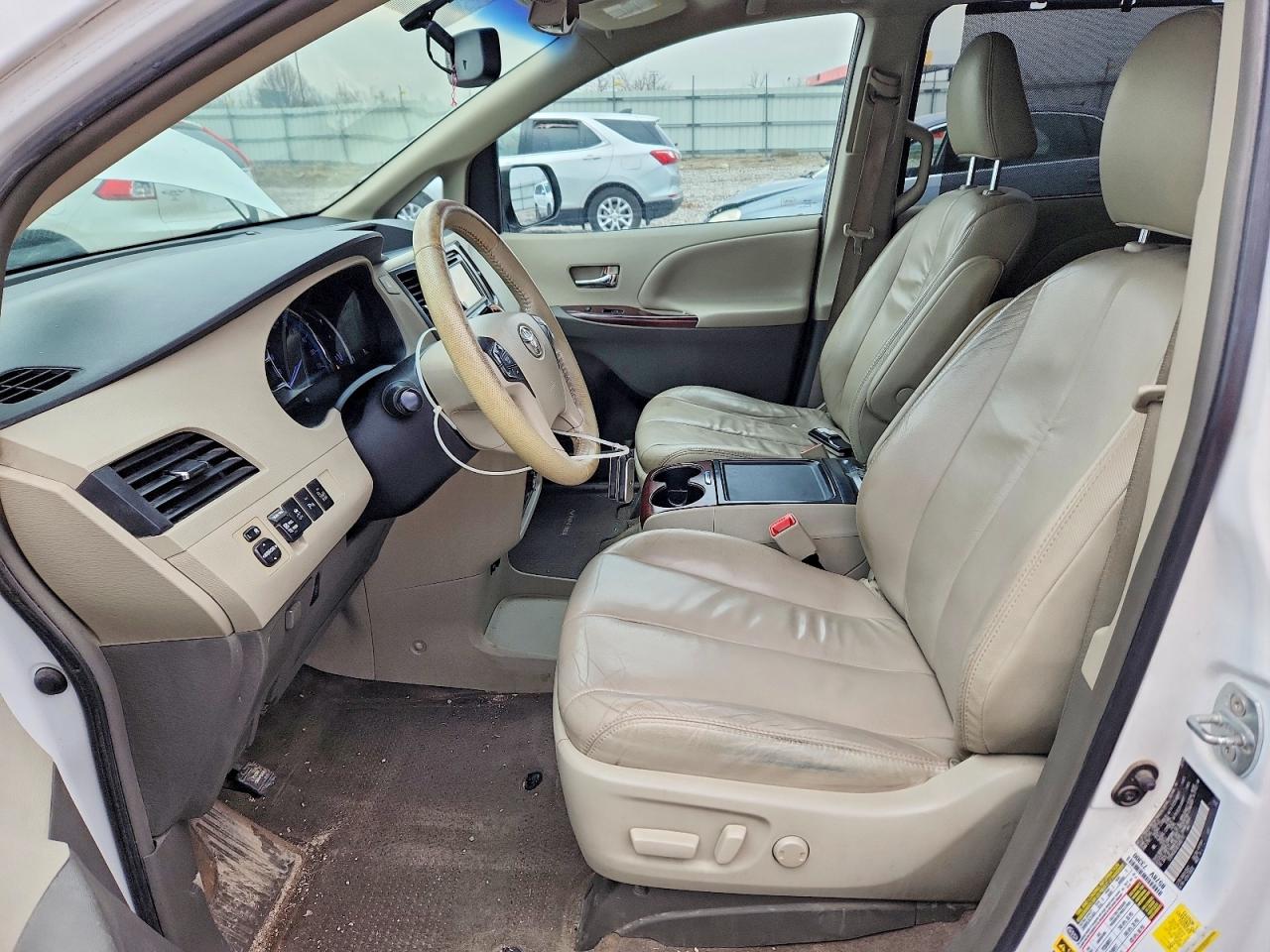 2014 TOYOTA SIENNA XLE 8-PASSENGER photo 19