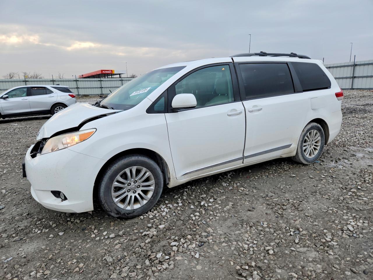 2014 TOYOTA SIENNA