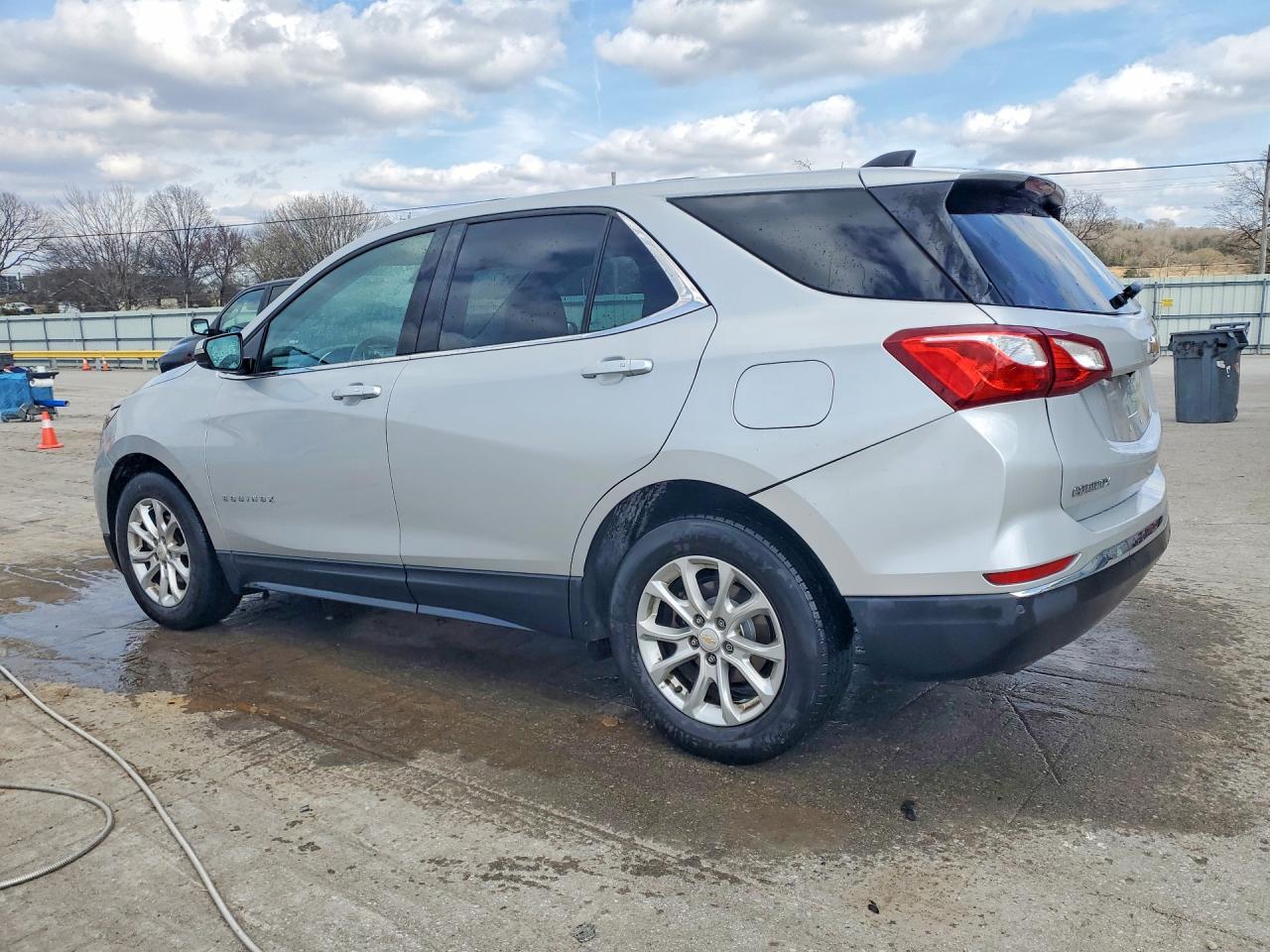 2018 CHEVROLET EQUINOX LT photo 2