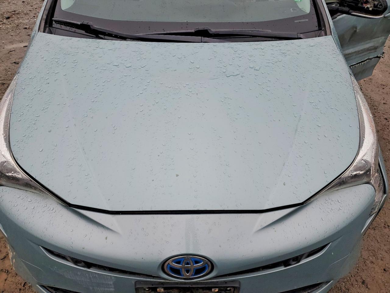 2018 TOYOTA PRIUS TWO photo 11