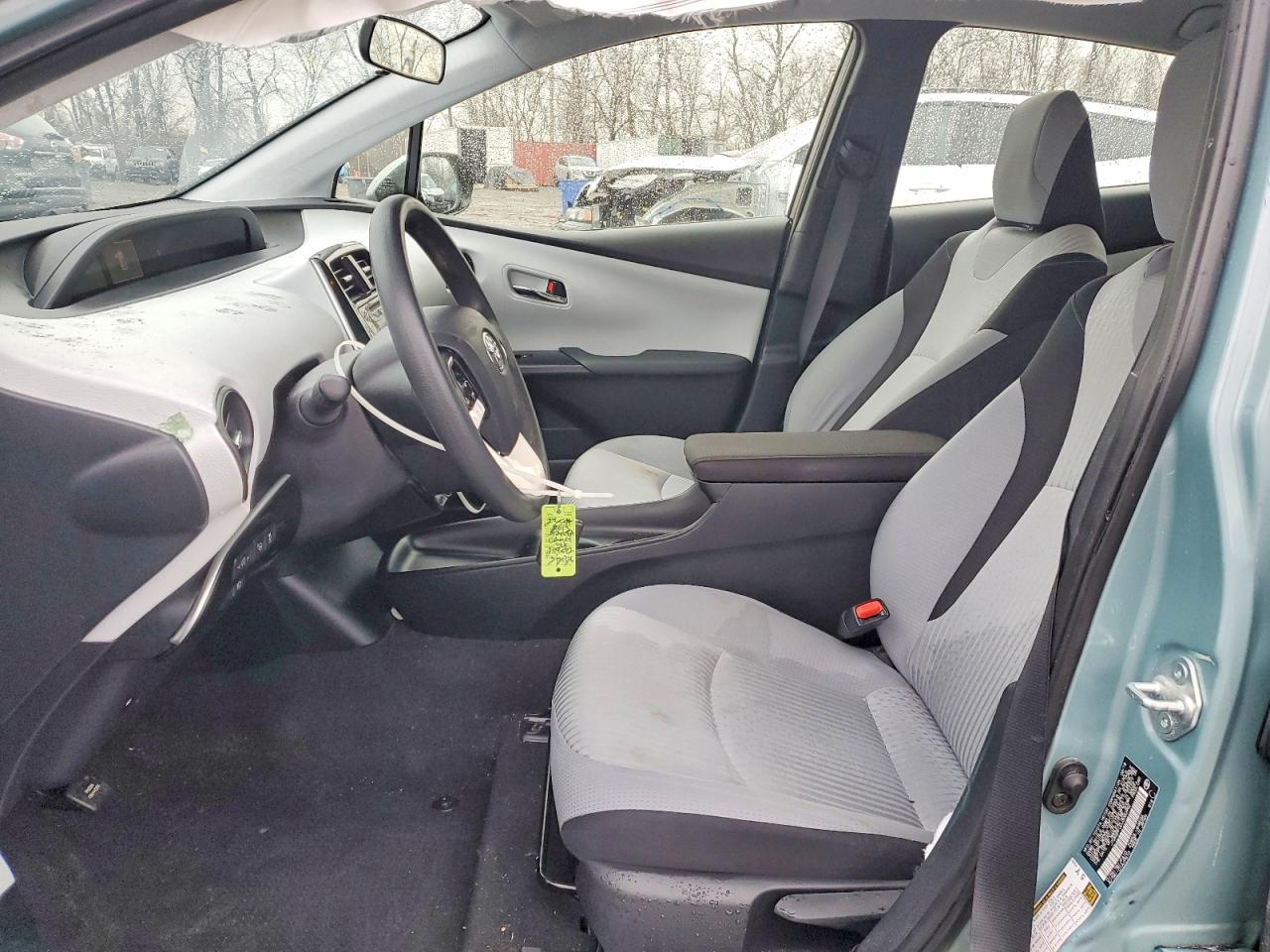 2018 TOYOTA PRIUS TWO photo 7