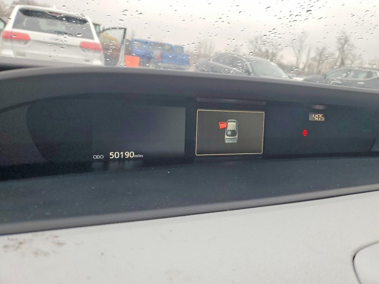 2018 TOYOTA PRIUS TWO photo 9