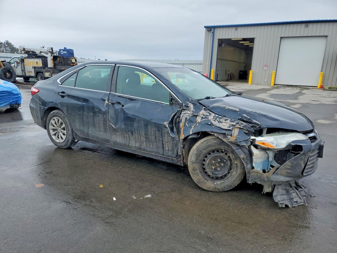 2016 TOYOTA CAMRY LE photo 4