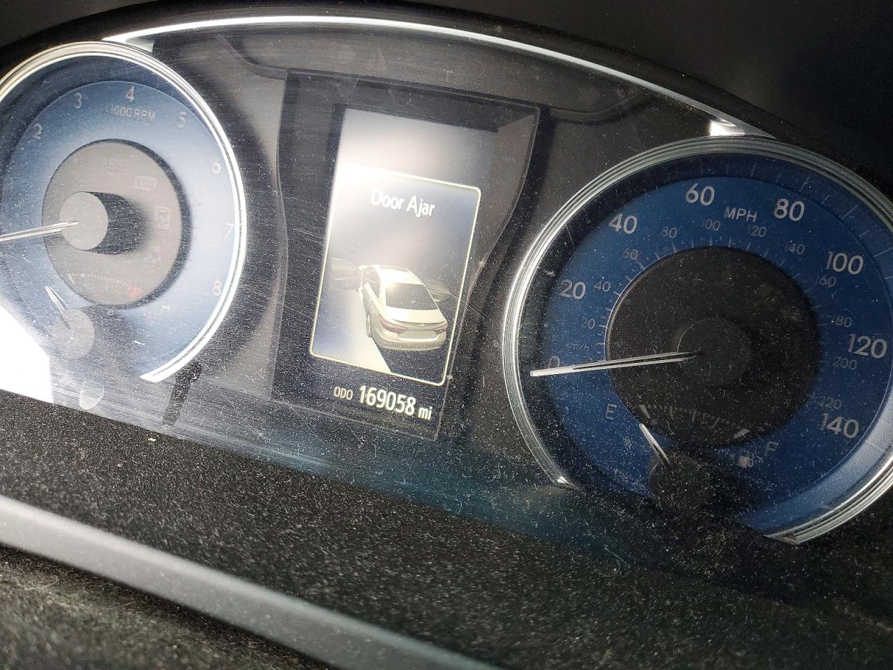 2016 TOYOTA CAMRY LE photo 9