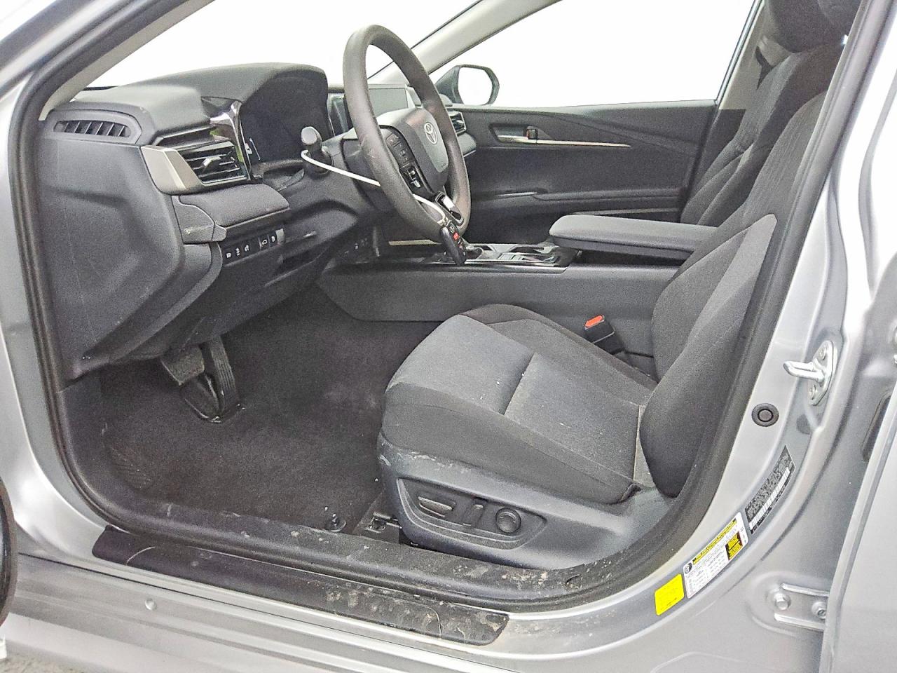 2025 TOYOTA CAMRY LE photo 7