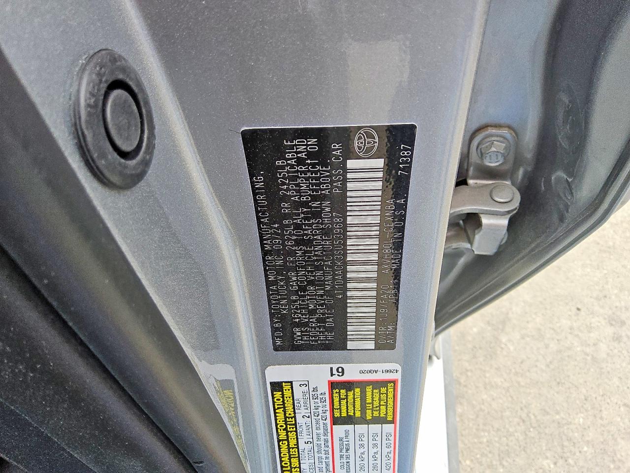 2025 TOYOTA CAMRY LE photo 13