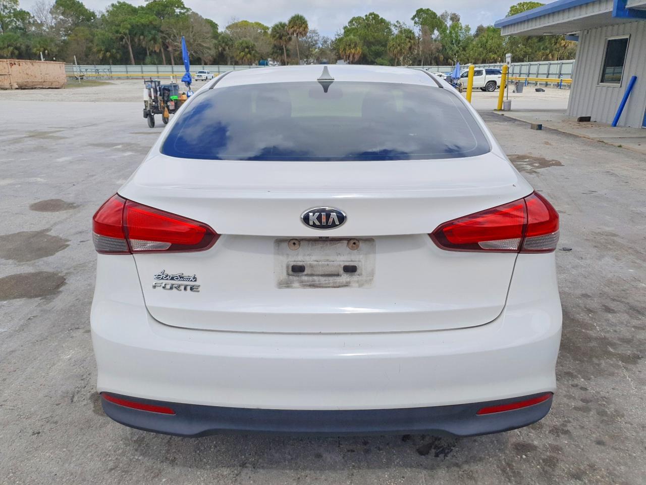 2017 KIA FORTE LX photo 6