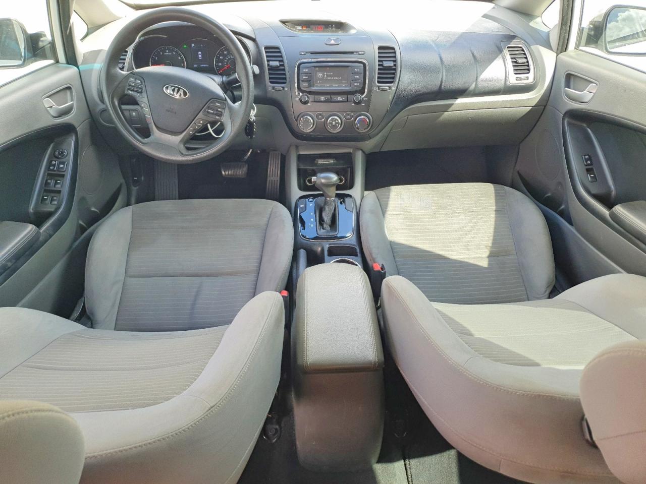 2017 KIA FORTE LX photo 8