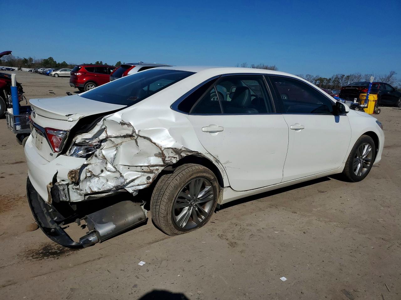2016 TOYOTA CAMRY SE photo 5