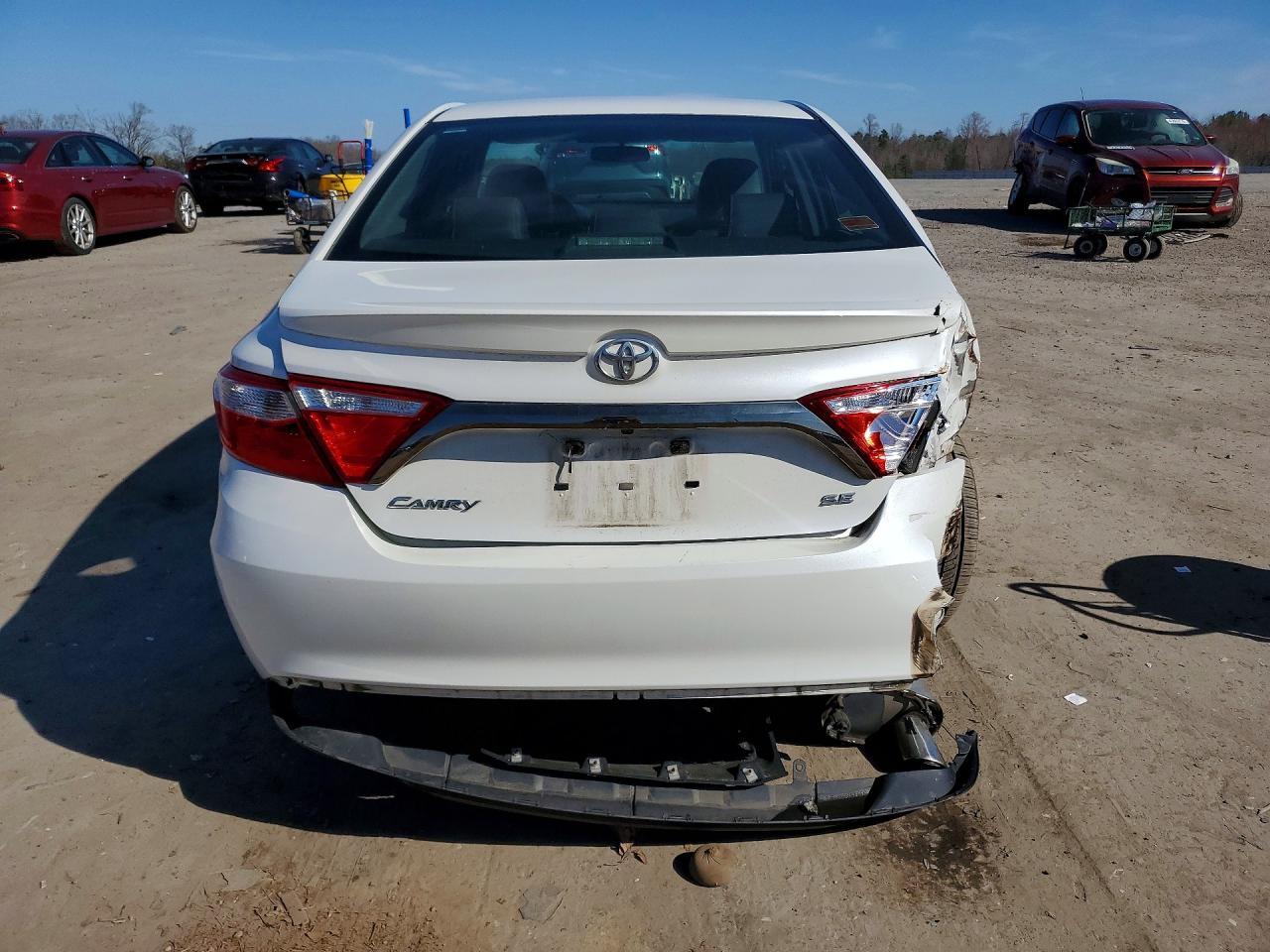 2016 TOYOTA CAMRY SE photo 11