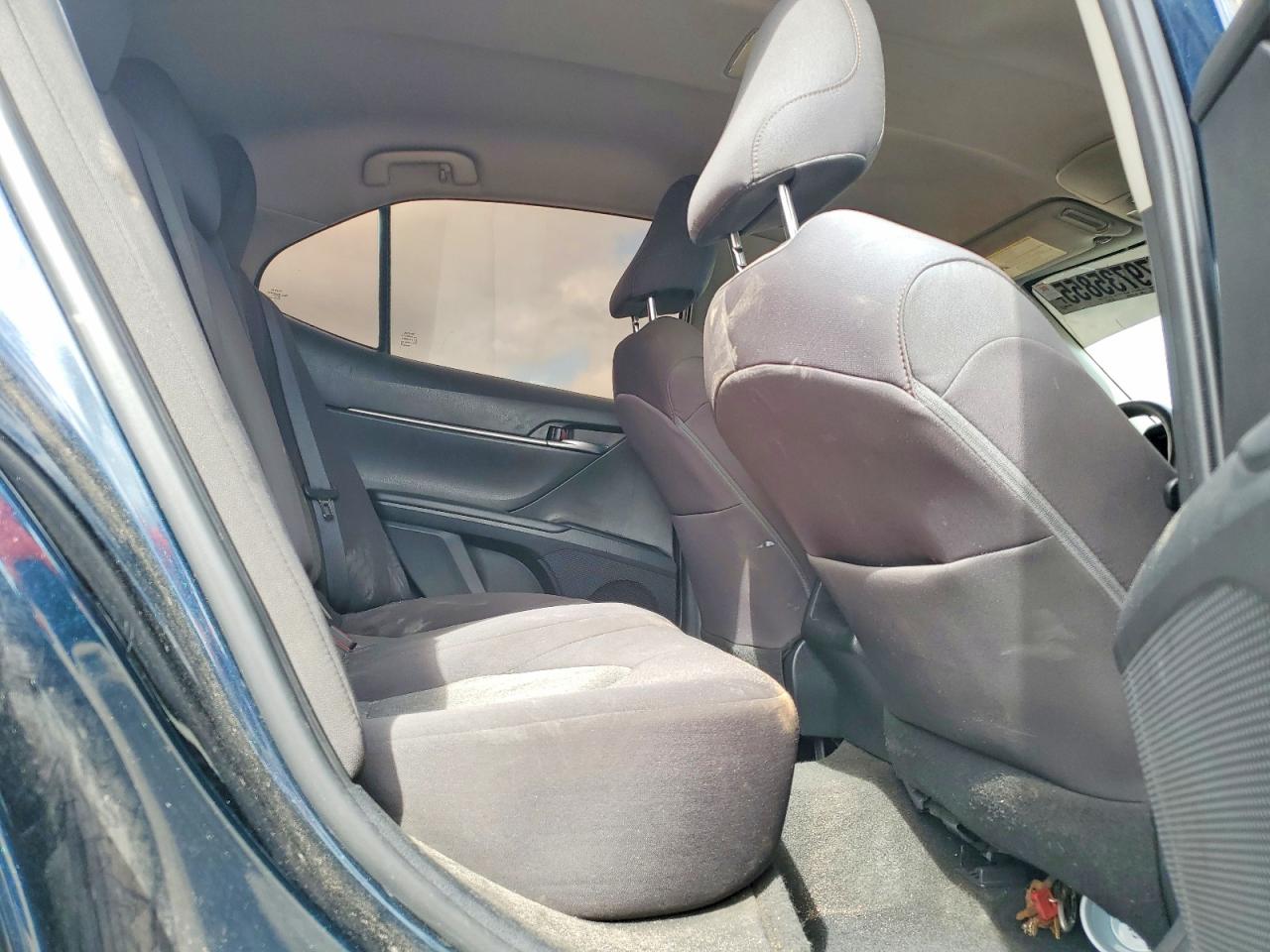 2020 TOYOTA CAMRY LE photo 19