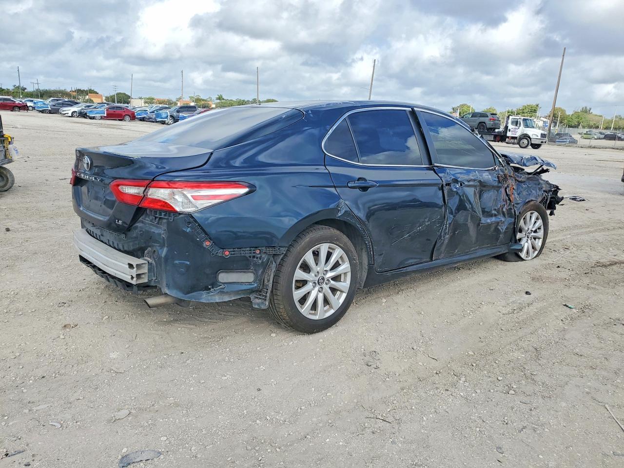 2020 TOYOTA CAMRY LE photo 5