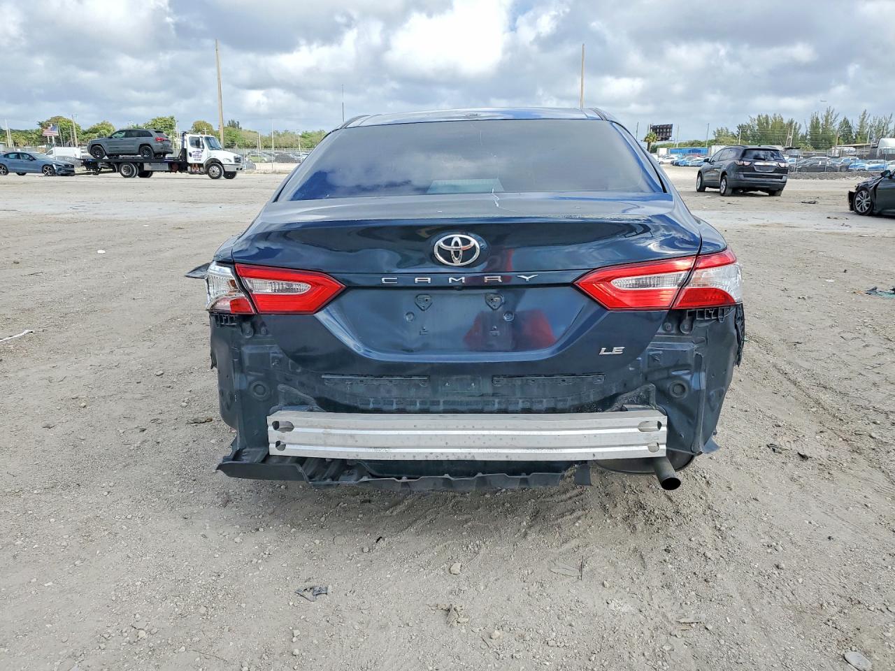 2020 TOYOTA CAMRY LE photo 11