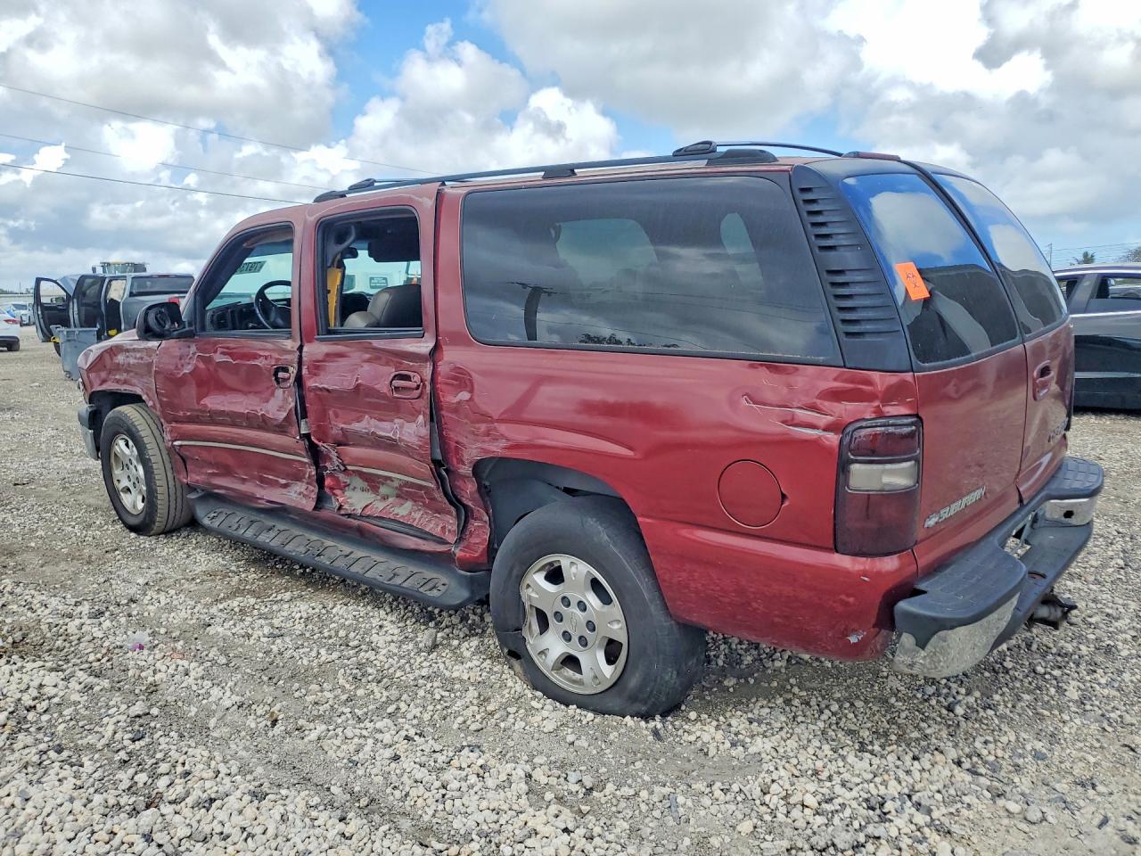 2002 CHEVROLET SUBURBAN C1500 photo 2