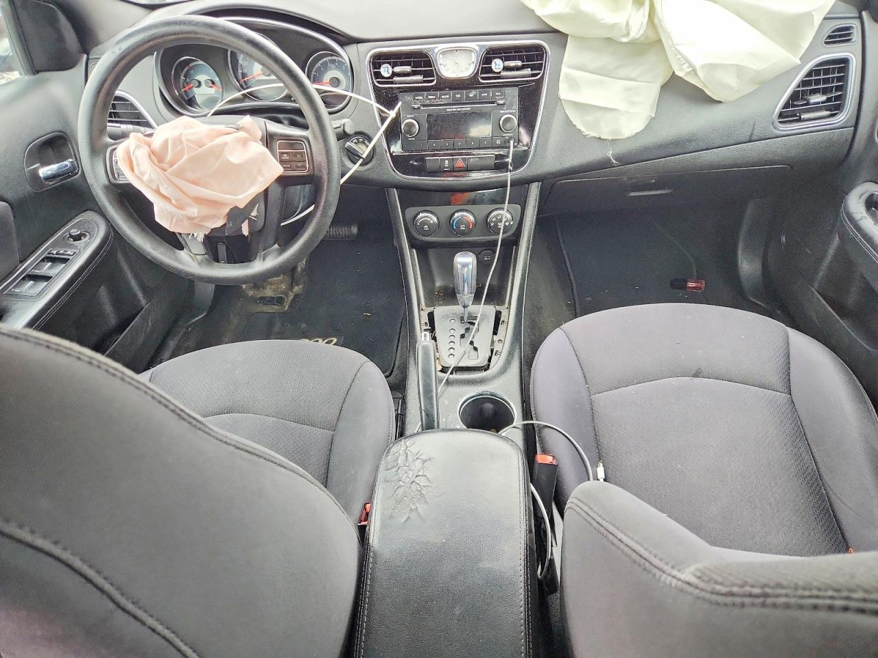2013 CHRYSLER 200 LX photo 15