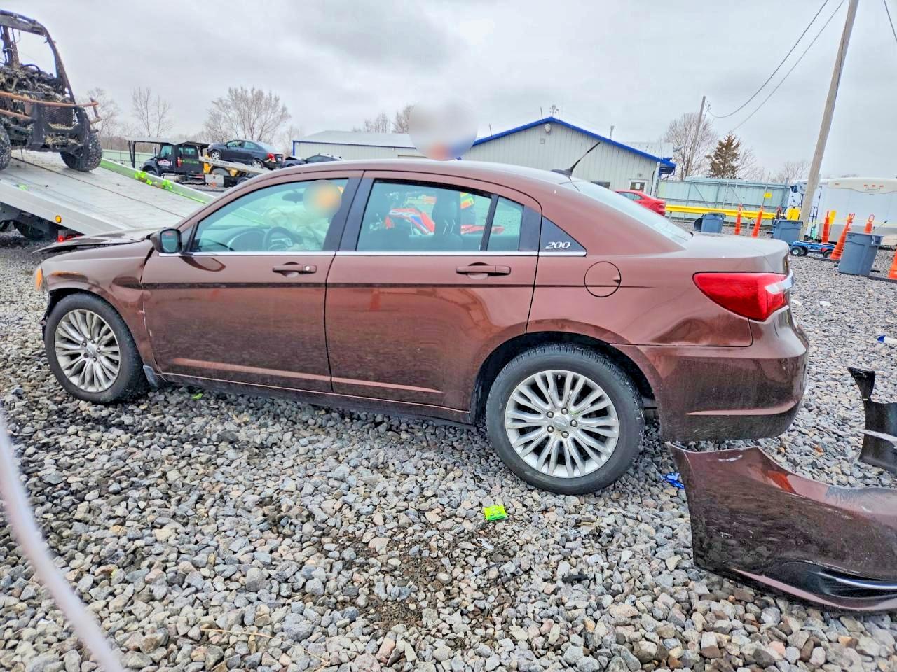 2013 CHRYSLER 200 LX photo 3