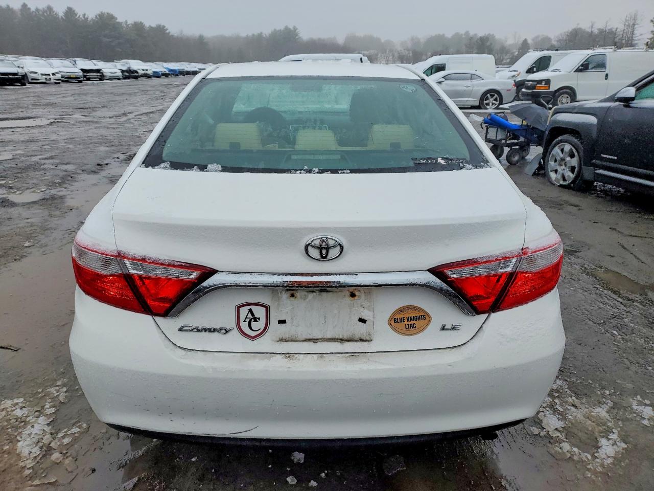 2016 TOYOTA CAMRY LE photo 16