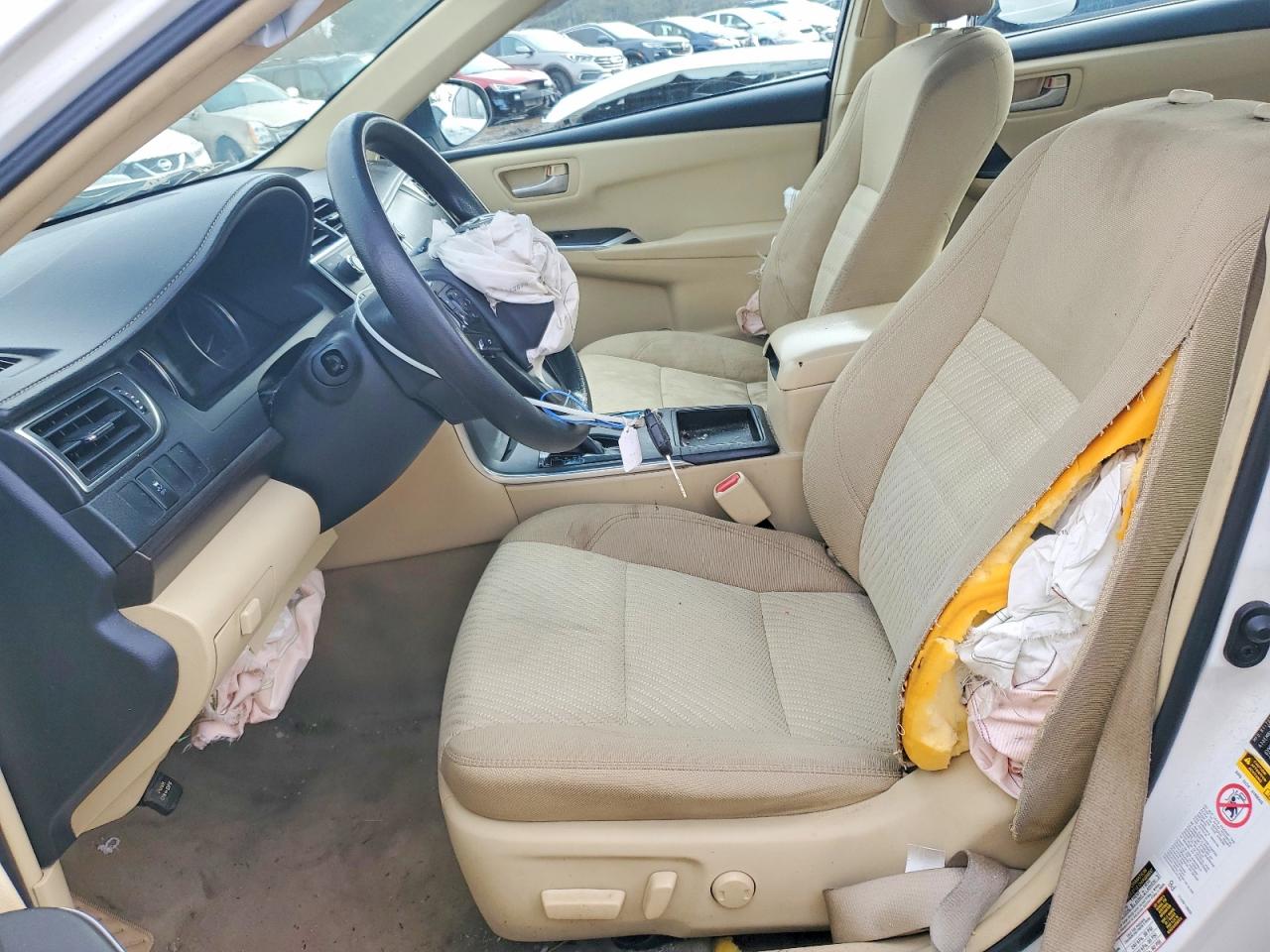 2016 TOYOTA CAMRY LE photo 19
